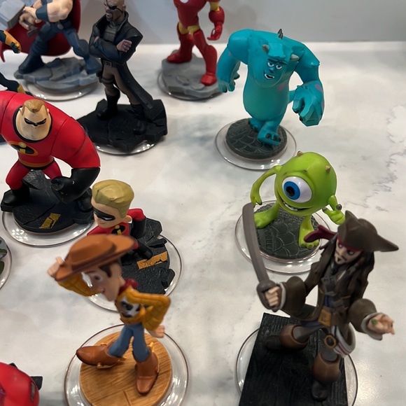 Disney Infinity 26 Figures/ Crystals - Picture 5 of 9